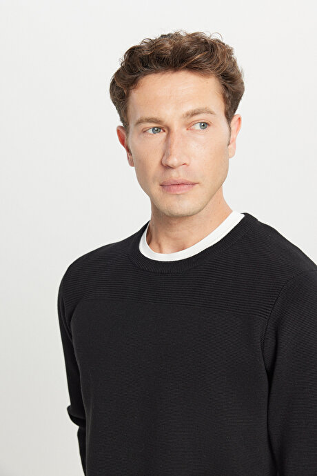 Pamuklu Standart Fit Normal Kesim Bisiklet Yaka Desenli Triko Siyah Kazak resmi