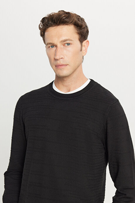 Pamuklu Standart Fit Normal Kesim Bisiklet Yaka Jakarlı Triko Siyah Kazak resmi