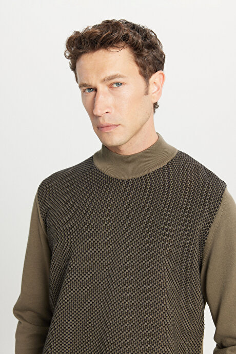 %100 Pamuk Standart Fit Normal Kesim Yarım Balıkçı Yaka Jakarlı Triko Haki-Siyah Kazak resmi