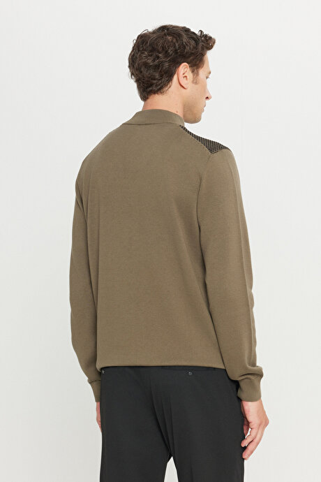 %100 Pamuk Standart Fit Normal Kesim Yarım Balıkçı Yaka Jakarlı Triko Haki-Siyah Kazak resmi