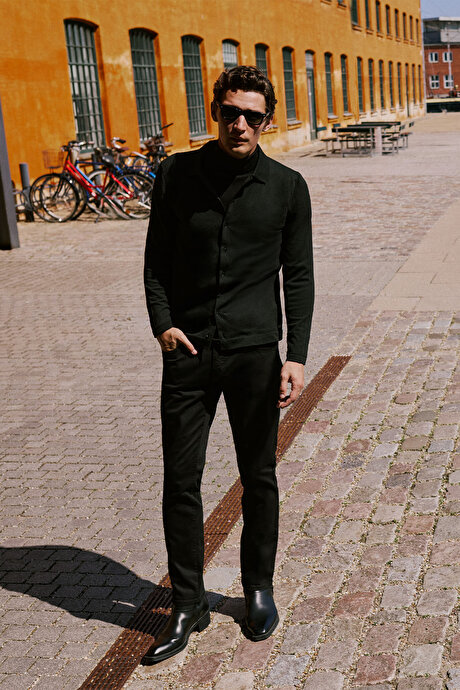 Standart Fit Normal Kesim Gömlek Yaka Triko Siyah Tişört resmi