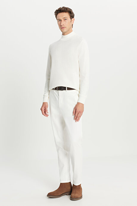 Pamuklu Standart Fiit Normal Kesim Yarım Balıkçı Yaka Jakarlı Triko Ekru Kazak resmi