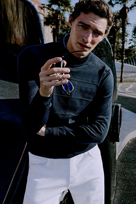 Standart Fit Normal Kesim Yarım Balıkçı Yaka Dokulu Triko Lacivert Kazak resmi