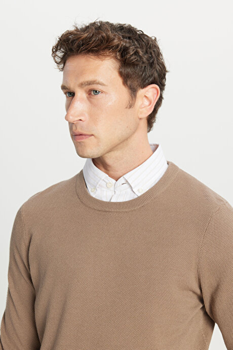 Pamuklu Standart Fit Normal Kesim Bisiklet Yaka Jakarlı Triko Kahverengi Kazak resmi