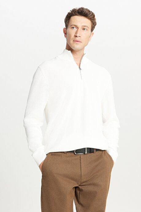 %100 Pamuk Standart Fit Normal Kesim Bato Yaka Jakarlı Triko Ekru Kazak resmi