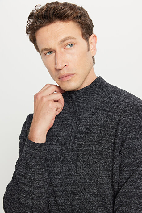 Pamuklu Standart Fit Normal Kesim Bato Yaka Jakarlı Triko Antrasit-Melanj Kazak resmi