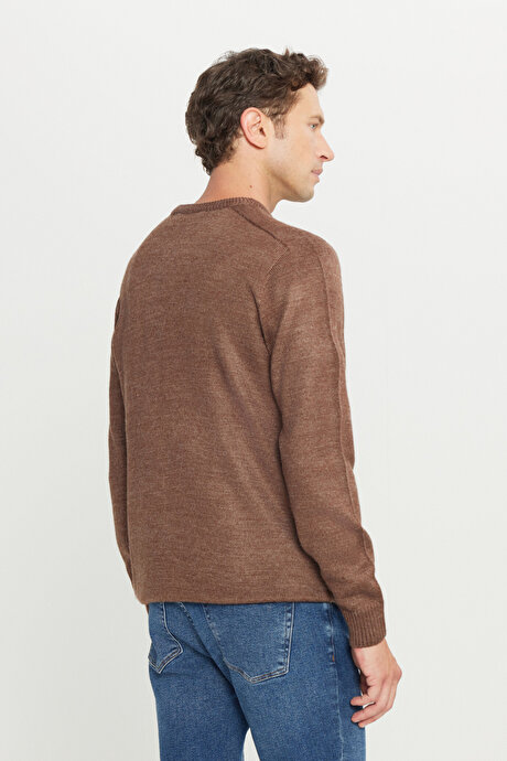 Standart Fit Normal Kesim Bisiklet Yaka Jakarlı Triko Kahve-Bej Kazak resmi