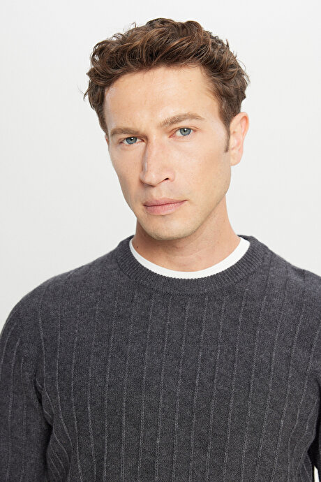 Standart Fit Normal Kesim Bisiklet Yaka Jakarlı Triko Antrasit Kazak resmi