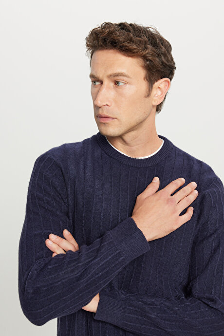 Standart Fit Normal Kesim Bisiklet Yaka Jakarlı Triko Lacivert Kazak resmi