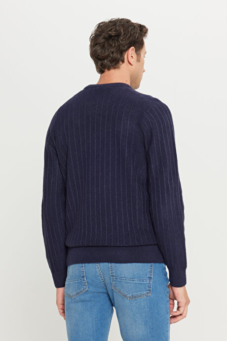 Standart Fit Normal Kesim Bisiklet Yaka Jakarlı Triko Lacivert Kazak resmi