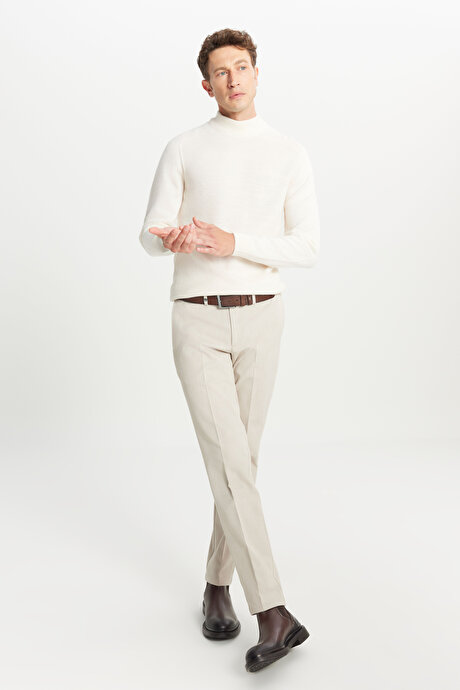 Standart Fit Normal Kesim Yarım Balıkçı Yaka Jakarlı Triko Ekru Kazak resmi