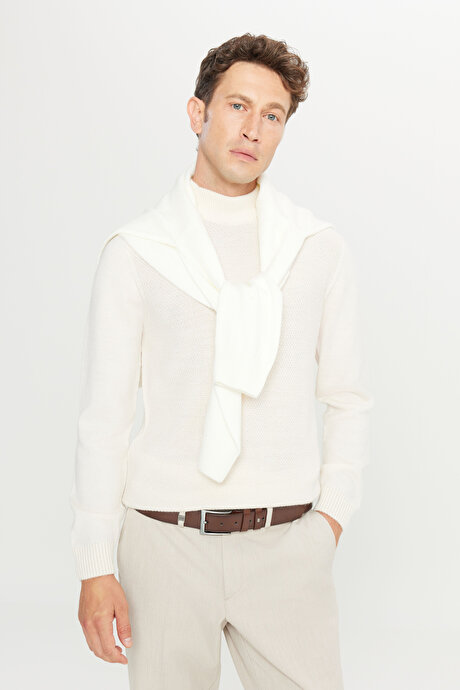 Standart Fit Normal Kesim Yarım Balıkçı Yaka Jakarlı Triko Ekru Kazak resmi