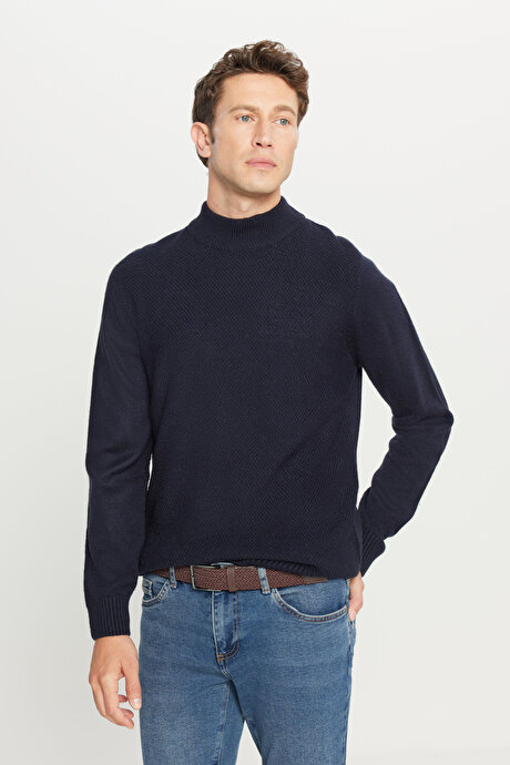 Standart Fit Normal Kesim Yarım Balıkçı Yaka Jakarlı Triko Lacivert Kazak resmi