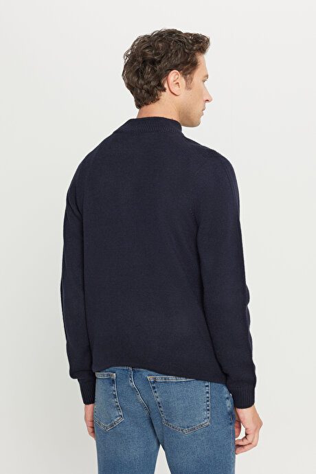 Standart Fit Normal Kesim Yarım Balıkçı Yaka Jakarlı Triko Lacivert Kazak resmi