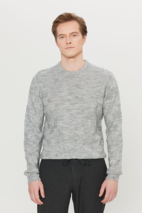 Standart Fit Normal Kesim Bisiklet Yaka Jakarlı Triko Gri Melanj Kazak resmi