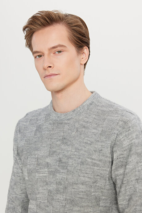 Standart Fit Normal Kesim Bisiklet Yaka Jakarlı Triko Gri Melanj Kazak resmi