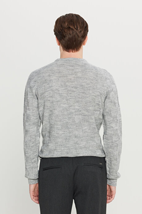 Standart Fit Normal Kesim Bisiklet Yaka Jakarlı Triko Gri Melanj Kazak resmi