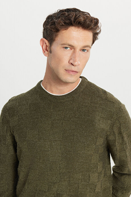 Standart Fit Normal Kesim Bisiklet Yaka Jakarlı Triko Haki Kazak resmi