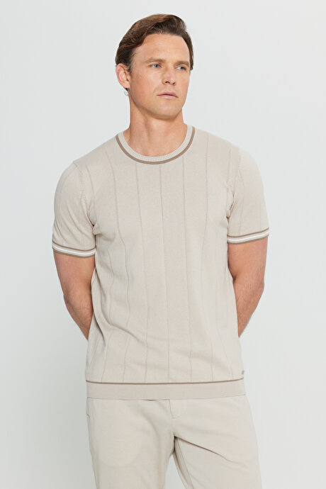 %100 Pamuk Standart Fit Normal Kesim Bisiklet Yaka Triko Bej Tişört resmi