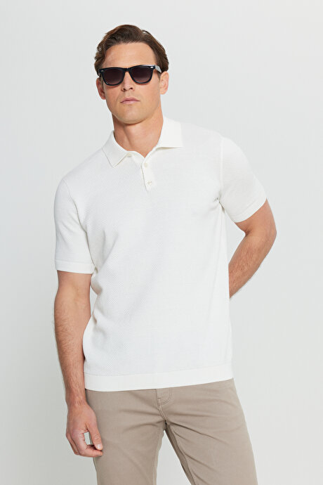 %100 Pamuk Standart Fit Normal Kesim Polo Yaka Jakarlı Triko Ekru Tişört resmi