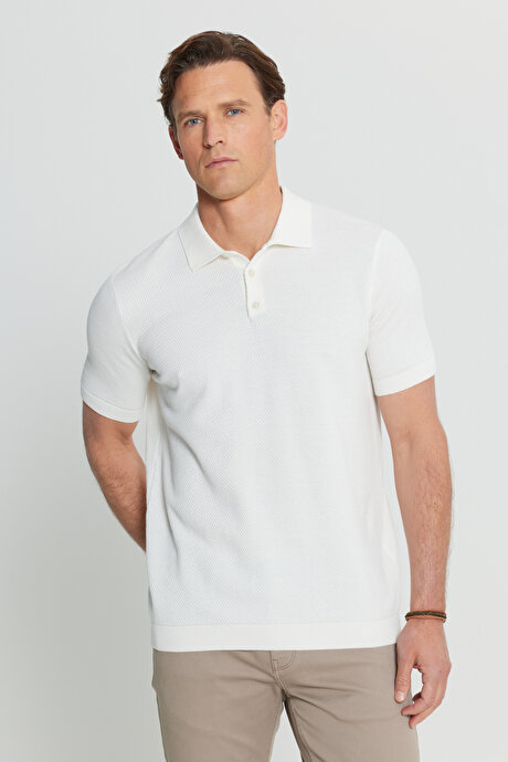 %100 Pamuk Standart Fit Normal Kesim Polo Yaka Jakarlı Triko Ekru Tişört resmi