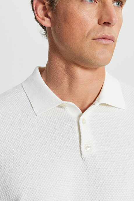 %100 Pamuk Standart Fit Normal Kesim Polo Yaka Jakarlı Triko Ekru Tişört resmi