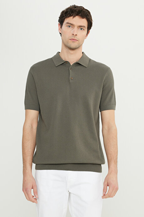 %100 Pamuk Standart Fit Normal Kesim Polo Yaka Jakarlı Triko Haki Tişört resmi