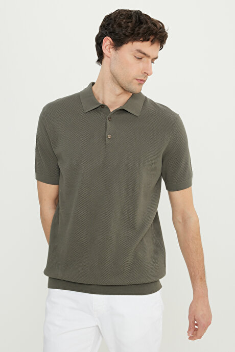 %100 Pamuk Standart Fit Normal Kesim Polo Yaka Jakarlı Triko Haki Tişört resmi