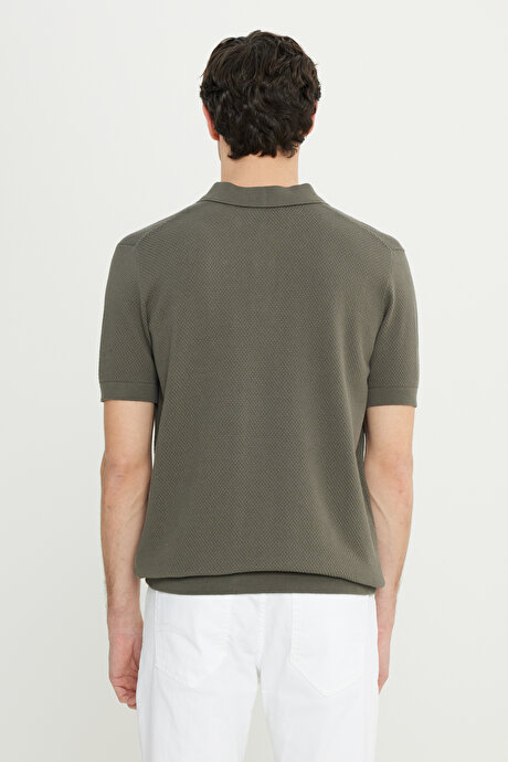 %100 Pamuk Standart Fit Normal Kesim Polo Yaka Jakarlı Triko Haki Tişört resmi