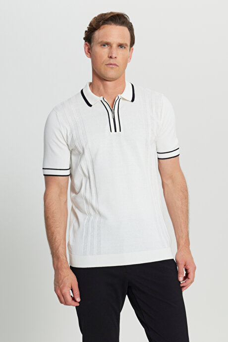 %100 Pamuk Standart Fit Normal Kesim Polo Yaka Jakarlı Triko Beyaz Tişört resmi