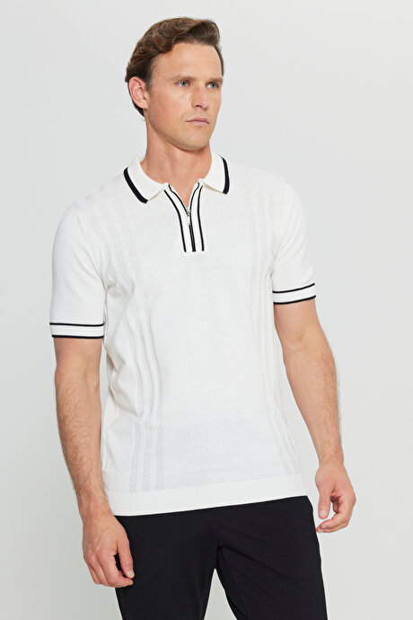 %100 Pamuk Standart Fit Normal Kesim Polo Yaka Jakarlı Triko Beyaz Tişört resmi