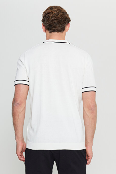 %100 Pamuk Standart Fit Normal Kesim Polo Yaka Jakarlı Triko Beyaz Tişört resmi