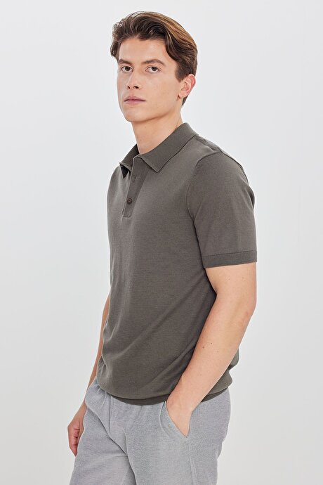 %100 Pamuk Standart Fit Normal Kesim Polo Yaka Triko Haki Tişört resmi