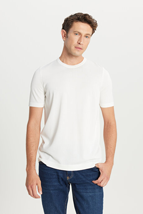 Yumuşak Dokulu Standart Fit Normal Kesim Bisiklet Yaka Triko Ekru Tişört resmi