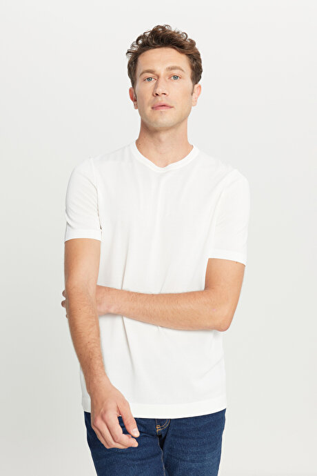 Yumuşak Dokulu Standart Fit Normal Kesim Bisiklet Yaka Triko Ekru Tişört resmi