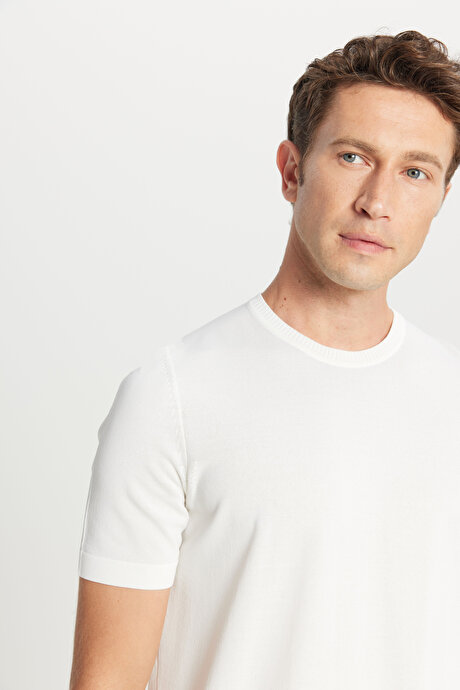 Yumuşak Dokulu Standart Fit Normal Kesim Bisiklet Yaka Triko Ekru Tişört resmi