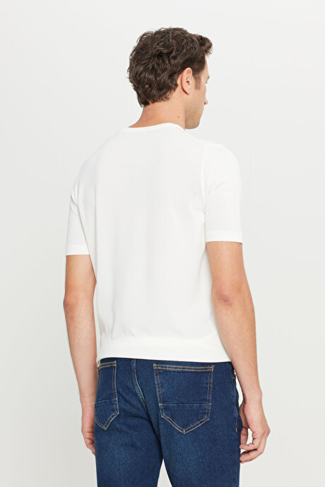 Yumuşak Dokulu Standart Fit Normal Kesim Bisiklet Yaka Triko Ekru Tişört resmi