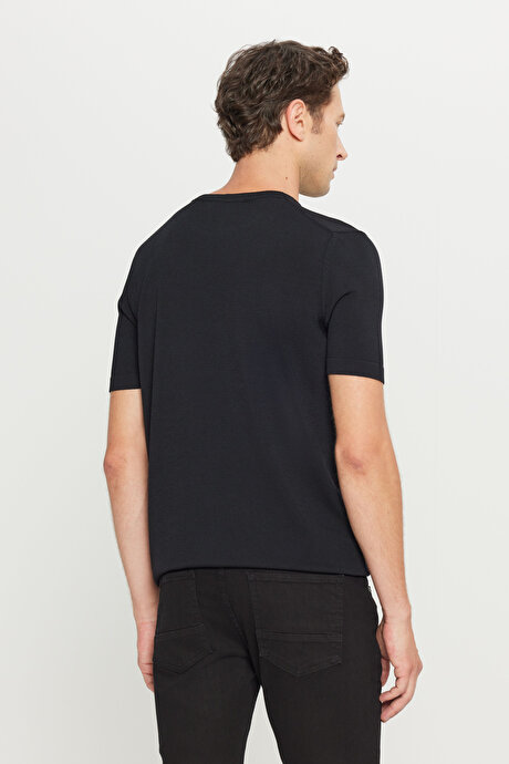Yumuşak Dokulu Standart Fit Normal Kesim Bisiklet Yaka Triko Siyah Tişört resmi