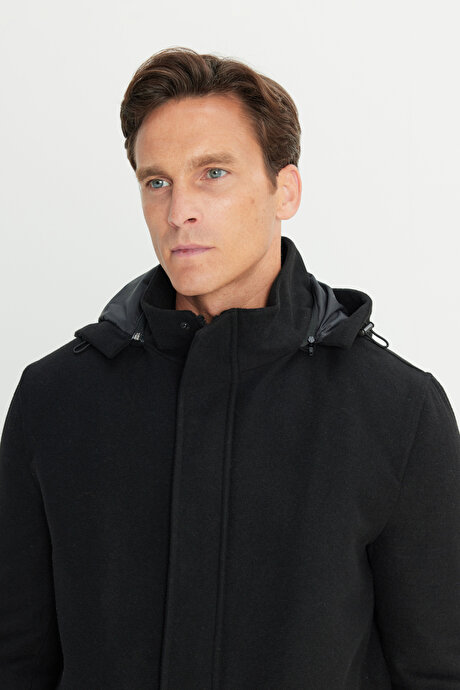 Standart Fit Normal Kesim Kapüşon Çıkmalı Dik Yaka Kapaklı Torba Cepli Siyah Kaban resmi