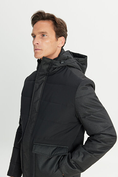 Standart Fit Normal Kesim Kapüşonlu Çıtçıtlı Torba Cepli Siyah Kaban resmi