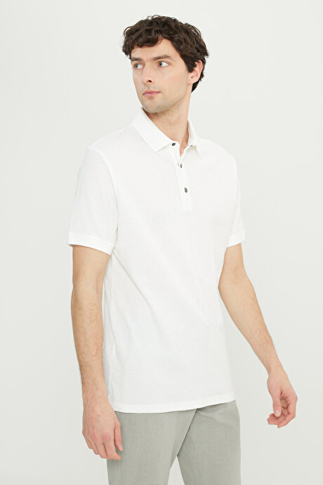 %100 Pamuk Comfort Fit Rahat Kesim Polo Yaka Jakarlı Beyaz Tişört resmi