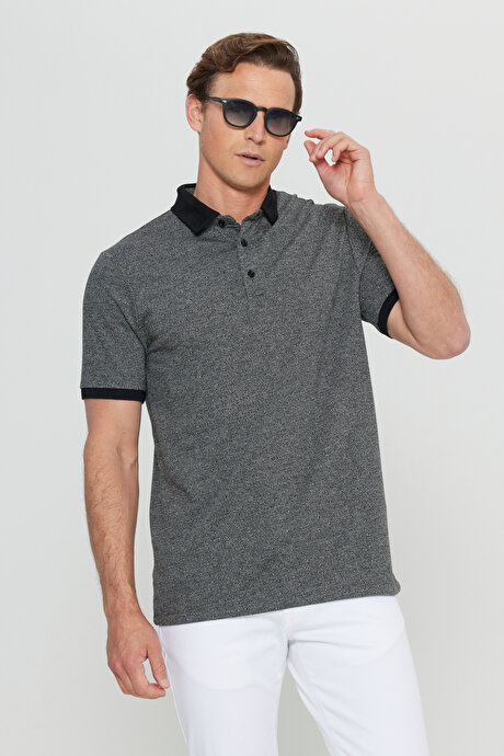 Pamuklu Comfort Fit Rahat Kesim Polo Yaka Jakarlı Siyah Tişört resmi