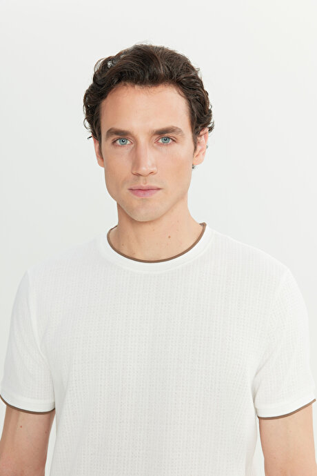 Pamuklu Slim Fit Dar Kesim Polo Yaka Jakarlı Esnek Ekru Tişört resmi