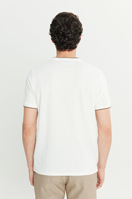 Pamuklu Slim Fit Dar Kesim Polo Yaka Jakarlı Esnek Ekru Tişört resmi