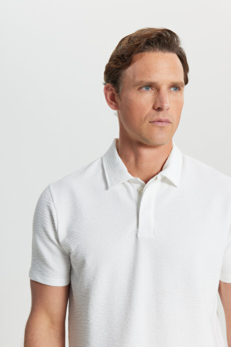 Pamuklu Slim Fit Dar Kesim Polo Yaka Jakarlı Esnek Beyaz Tişört resmi