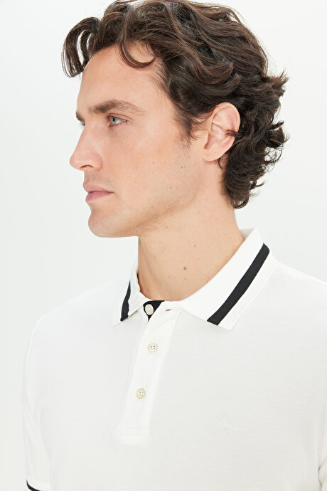 %100 Pamuk Slim Fit Dar Kesim Polo Yaka Beyaz Tişört resmi