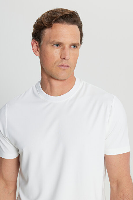 360 Her Yöne Esneyen Slim Fit Dar Kesim Bisiklet Yaka Beyaz Tişört resmi