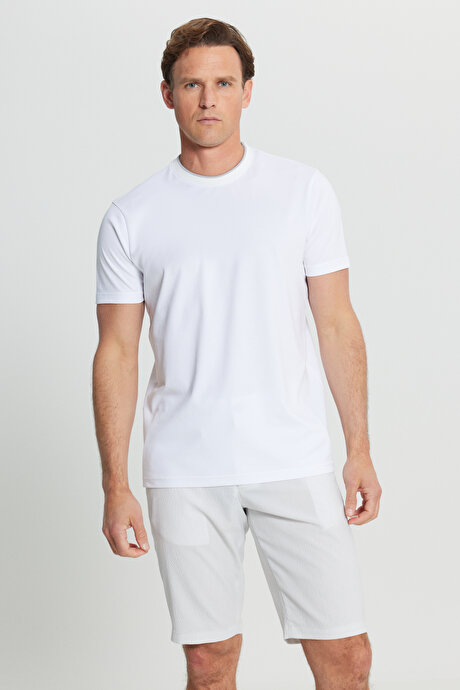 Pamuklu Slim Fit Dar Kesim Polo Yaka Beyaz Tişört resmi