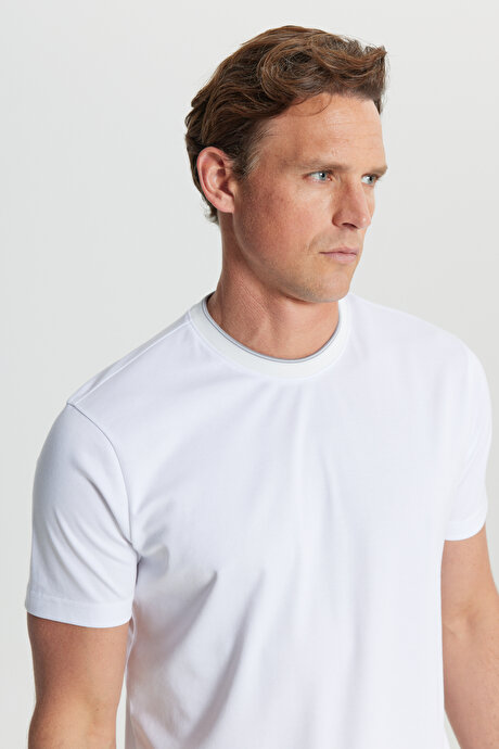 Pamuklu Slim Fit Dar Kesim Polo Yaka Beyaz Tişört resmi