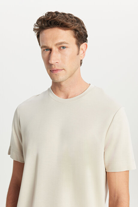 Slim Fit Dar Kesim Bisiklet Yaka Esnek Bej Tişört resmi